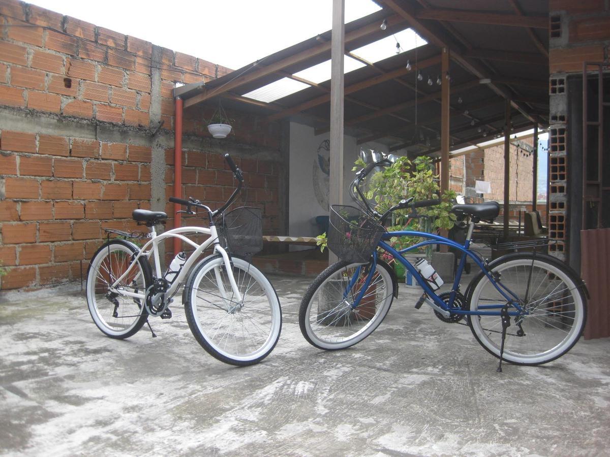 El Descanso Donde Sara Hostel Medellin Exterior photo